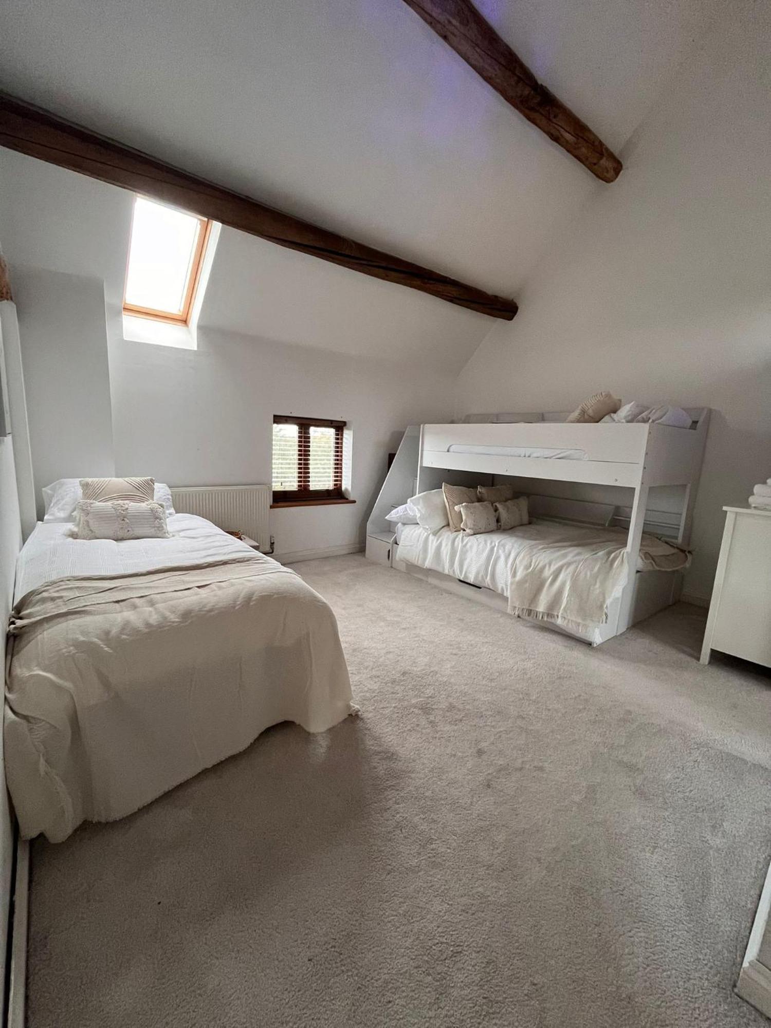 Oak Barn-ideal For Nec,hs2,bhx,family Gatherings