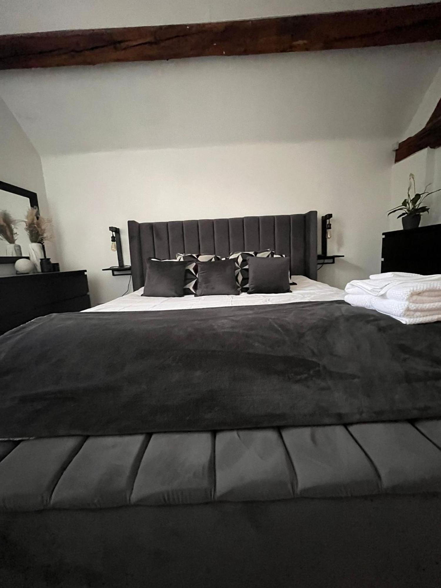Oak Barn-ideal For Nec,hs2,bhx,family Gatherings Apartment *